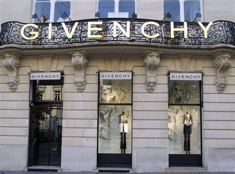 idee per creare uno store givenchy|Givenchy: la storia della maison e tutti i suoi stilisti.